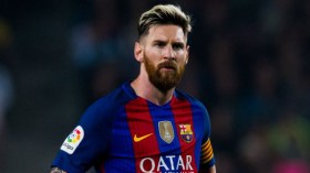 ميسي يضرب المثل في الروح الرياضية