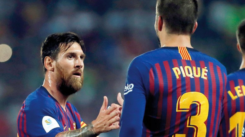 ميسي وبيكيه يتبادلان الاتهامات