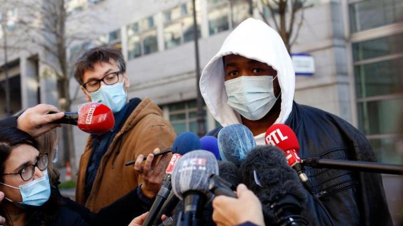 مشاهد صادمة لعنف الشرطة الفرنسية ضد شاب من أصل إفريقي