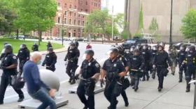 معاقبة شرطييْن لاعتدائهما الصادم على مُسن أمريكي