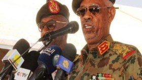 نائب الرئيس السوداني يقر بأن بلاده تواجه أزمة