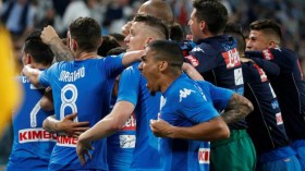 نابولي يقهر “السيدة العجوز” ويبعث السباق