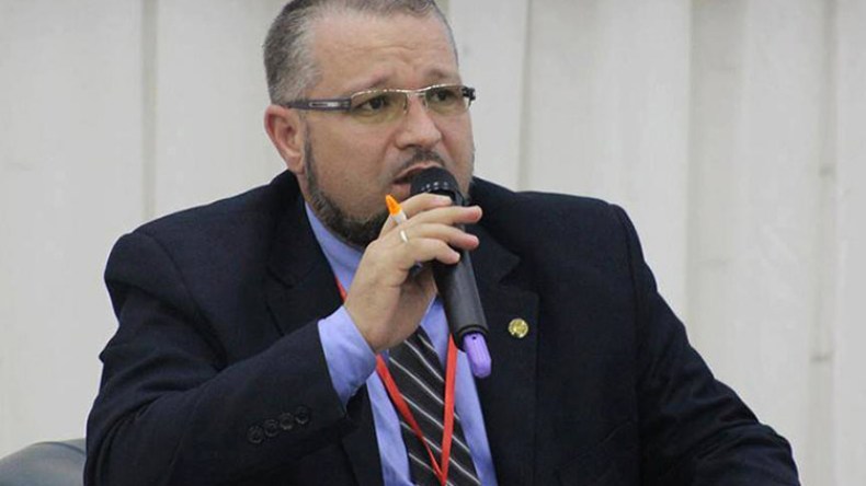 قيادي بحمس يرد على سعداني