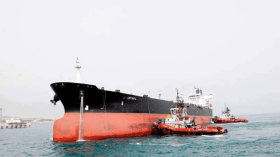 إيران تلجأ إلى “الحيلة القديمة” لتخزين النفط