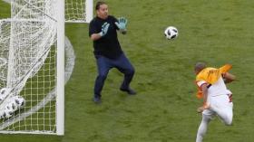 مدرب تونس صار حارس مرمى!