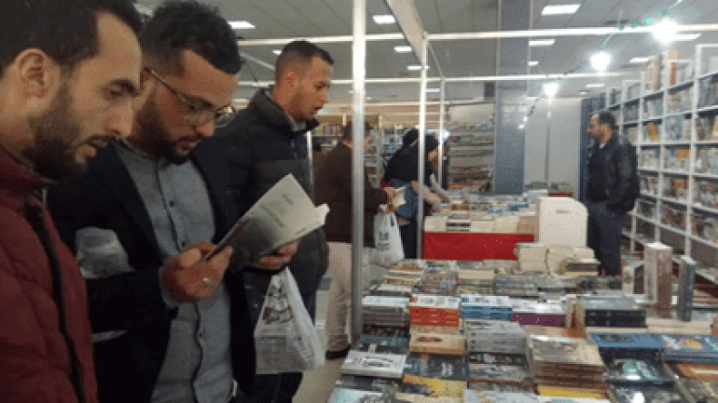 كتاب وناشرون يناقشون مستقبل الكتاب الورقي في الجزائر