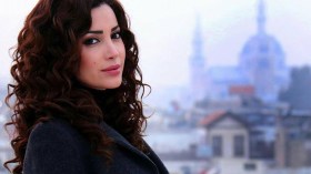 نجمة “باب الحارة” تدافع عن “بوقرون”!