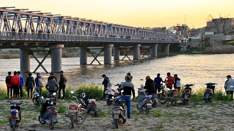 عشرات القتلى إثر غرق عبارة في الموصل