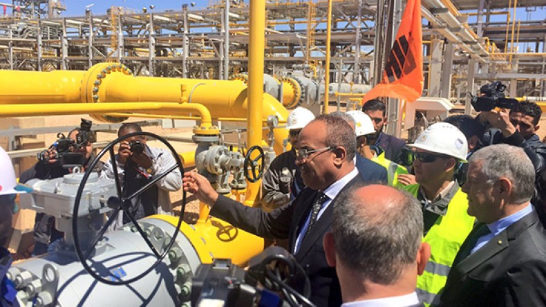 ثقوا في وعود الرئيس والمشاريع التنموية لن تتوقف