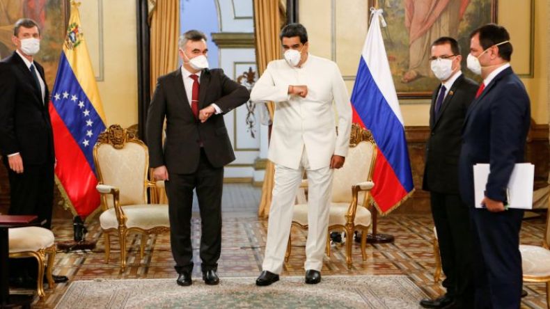 رئيس فنزويلا يطلب متطوعين لاختبار اللقاح الروسي