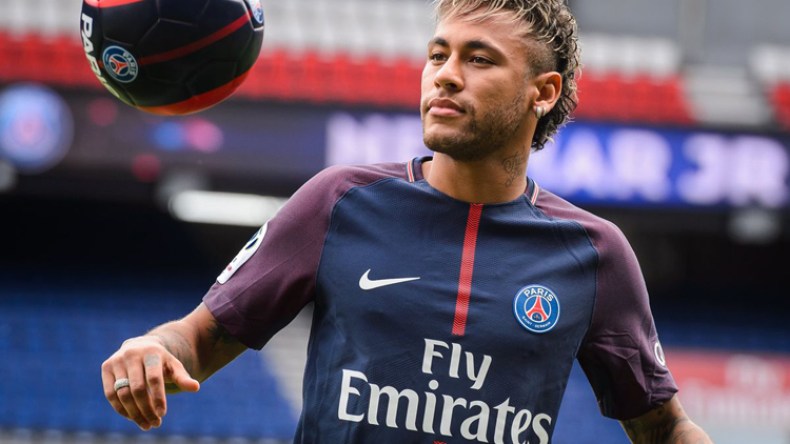 داني ألفيش: نصحت نيمار بالنضوج وترك الطفل الذي بداخله