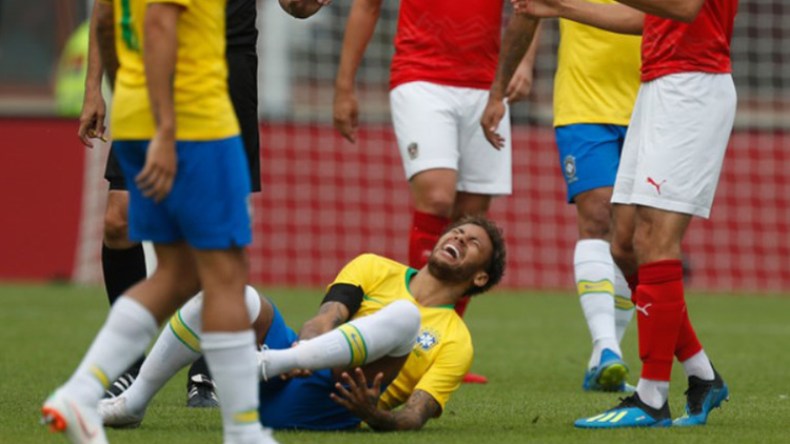 الجمهور يسخر من الأدوار الكوميدية لـ “نيمار”