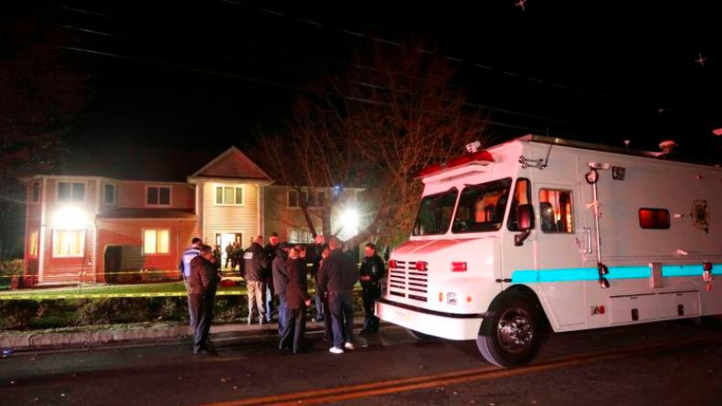 مهاجم يطعن خمسة بمنزل حاخام في نيويورك