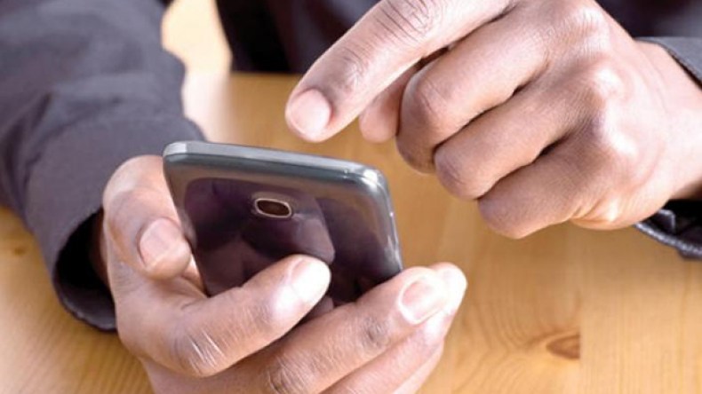 هكذا كانت تدخل الهواتف المحمولة لبارونات مخدرات في سجن وهران!