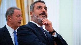 رئيسا مخابرات تركيا وسوريا يجتمعان في موسكو