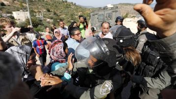 سماسرة المقدسات