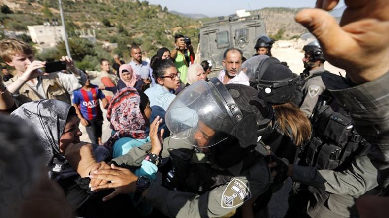 سماسرة المقدسات