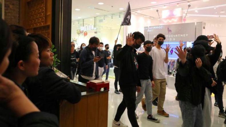 المحتجون في هونغ كونغ يحتشدون تأييداً للأويغور