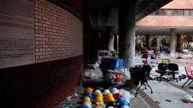 الشرطة تحيط بمحتجين متحصنين في حرم جامعي