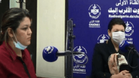 وزيرة التكوين تحرج صحفية بسبب الكمامة!