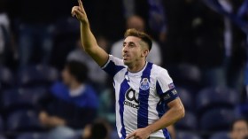 أرسنال ينافس روما على ضم نجم بورتو هيريرا