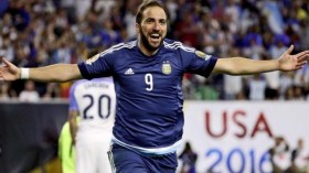 هيغواين: لست نادمًا على عدم اللعب بجوار رونالدو