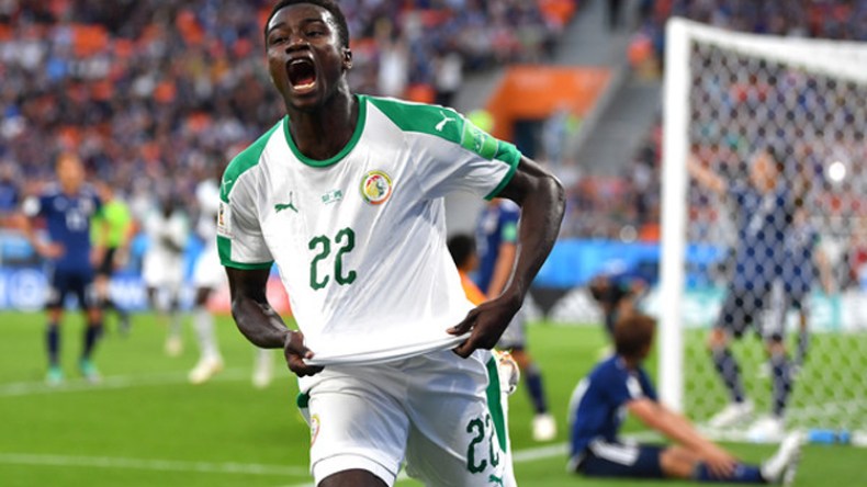 برشلونة يتعاقد مع مدافع السنغال المونديالي