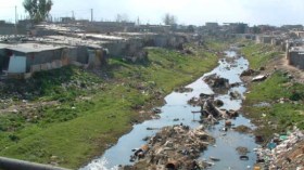 وادي الحميز.. كارثة إيكولوجية تهدد آلاف العائلات