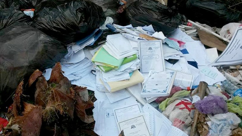 وثائق المواطنين وصورهم ترمى في المزبلة بتيارت!