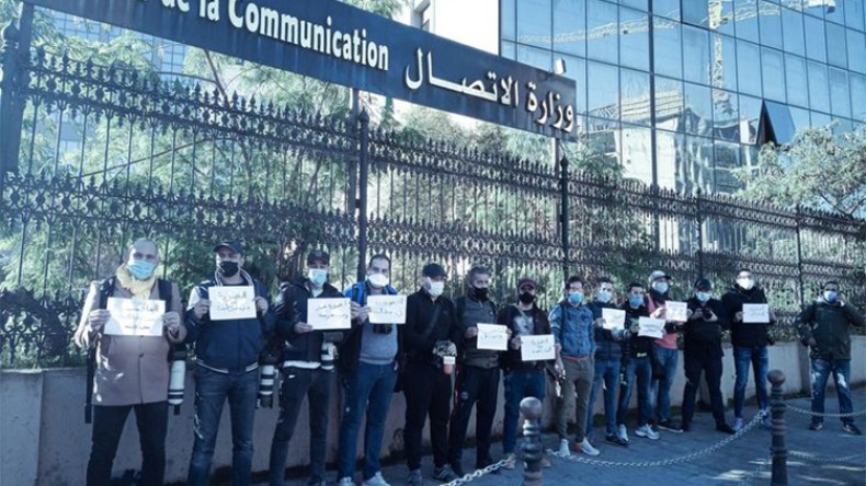 المصورون الصحفيون يحتجون أمام وزارة الإتصال