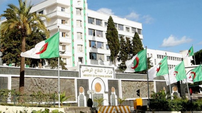 ثلاثة إرهابيين يسلمون أنفسهم للجيش بتمنراست