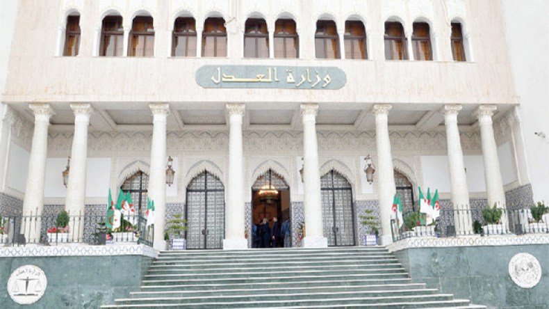 الجزائر أول بلد يستعمل الإمضاء الإلكتروني في وثائق القضاء