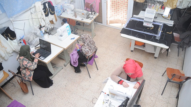 الطرز الإلكتروني.. نافذة المعاقات لتطليق البطالة وتحقيق الذات