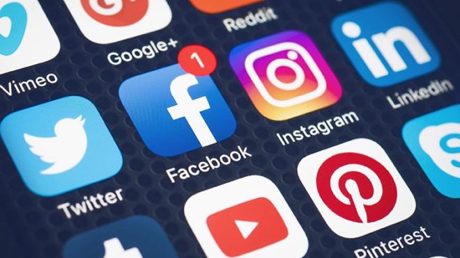 وسائل التواصل مصدر الأخبار الأساسي لنحو نصف الأميركيين