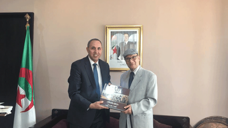 29 شخصية أدبية جزائرية وأجنبية تمنح أوسمة الاستحقاق