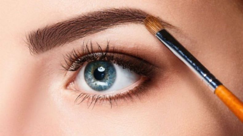 بهذه الطرق الطبيعية تحفزين نمو حاجبيك؟!