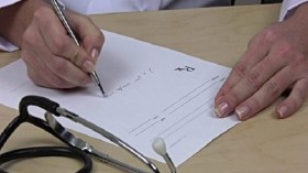مطالب بتعميم رقمنة الوصفات والشهادات الطبية