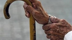 ممرض يروي قصة وفاء بين زوجين مسنين