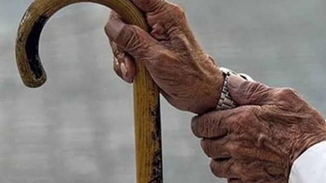 ممرض يروي قصة وفاء بين زوجين مسنين