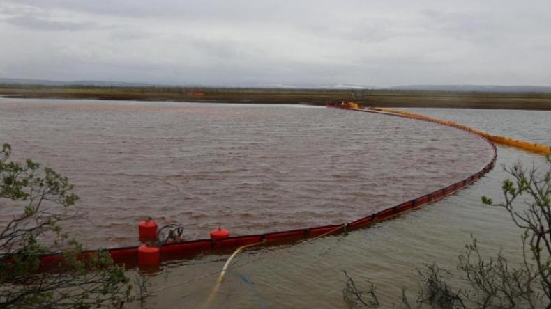 تسرب نحو 45 طناً من الوقود في القطب الشمالي
