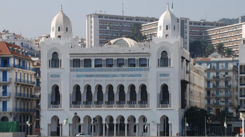 ولاية الجزائر تقرر غلق مستودعات مواد البناء والنجارة