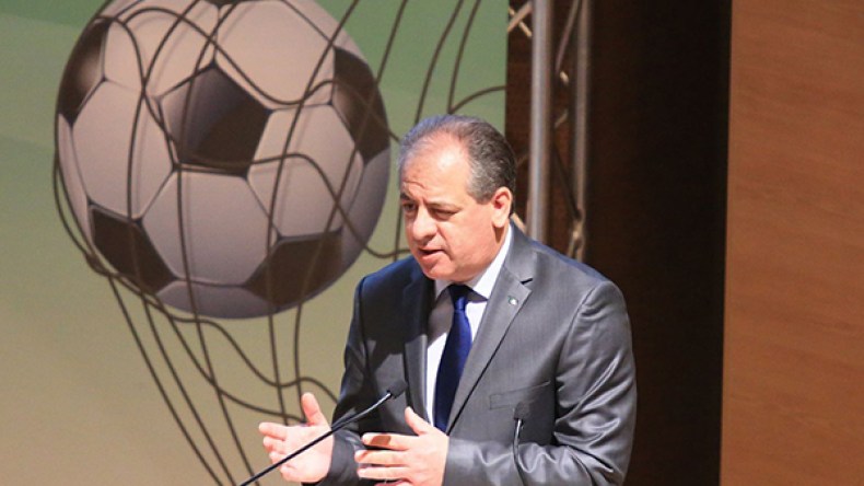 كيف ترى قرار تنحية الوزير الهادي ولد علي؟