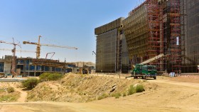 إطار في شركة بوهران يوظف بها أبناءه الثلاثة وقريبه