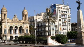 عائلتان لا قرابة بينهما تعيشان في شقة واحدة بوهران