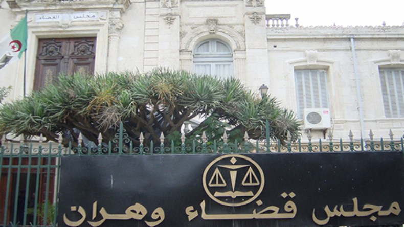 عصابة تعترض أخرى وتسلبها سيارة مسروقة بوهران