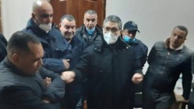 والي وهران يأمر بالتكفل بالعائلات المتضررة من انهيار العمارة