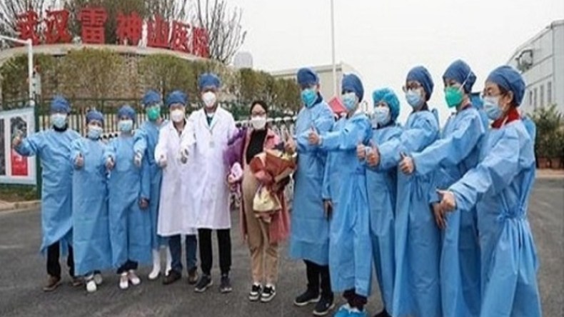 حامل تتعافى من فيروس كورونا في ووهان