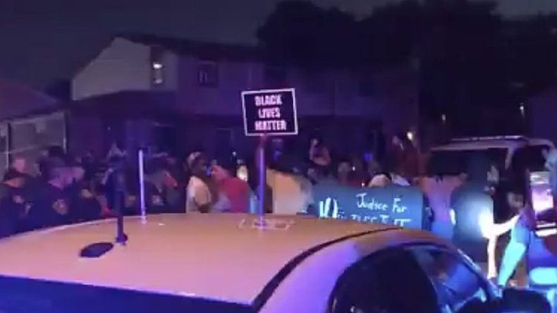 فيديو مروع يسبب احتجاجات عنيفة في ويسكونسن