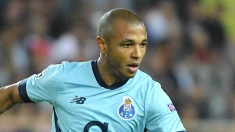 براهيمي يرفض عرض فريق إنجليزي