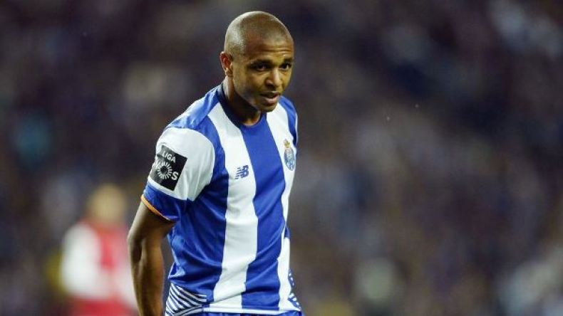 براهيمي ينتظر عرضا من انجلترا